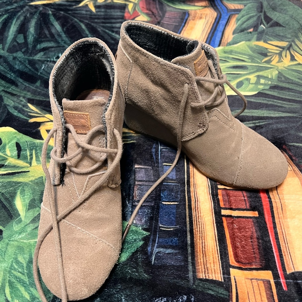 Toms Chukka Boots - Light Brown Suede